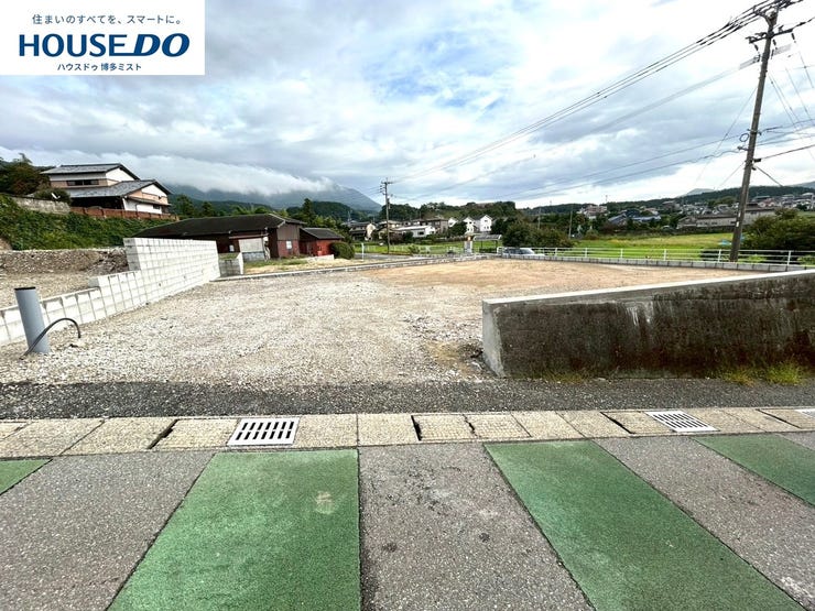 【現地見学会 開催中】実際に現地へ行き、お子様と一緒に小学校までの経路を確認したり、近隣の同施工会社の完成物件へ行き完成後の雰囲気を体感したりといった見学ツアーをしませんか?(10月16日撮影)