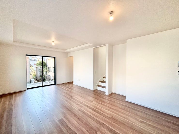 ■□■安らぎと笑顔の中心地■□■陽光が優しく降り注ぎ、会話が自然と弾む。ここでは、毎日が特別な時間へと変わります。