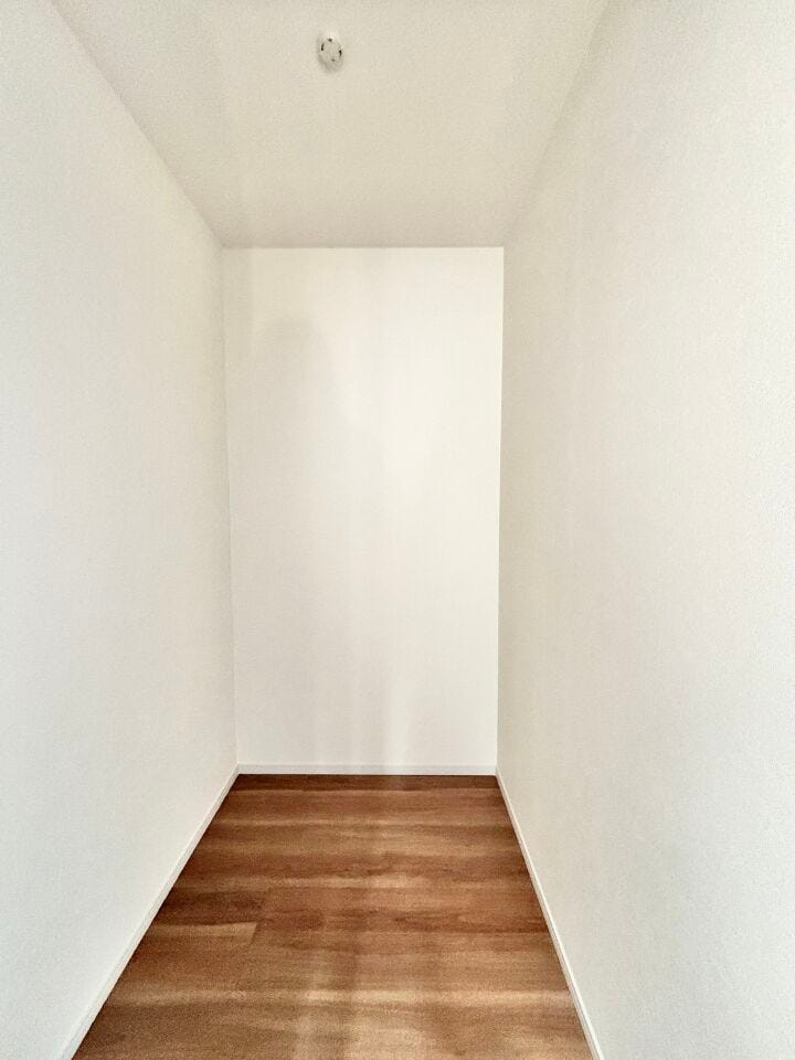 ■□■2階9.1帖洋室WIC■□■衣類から小物まで一ヶ所に集約。整理整頓がしやすく、毎日のコーディネートが楽しくなるゆとりの収納です。