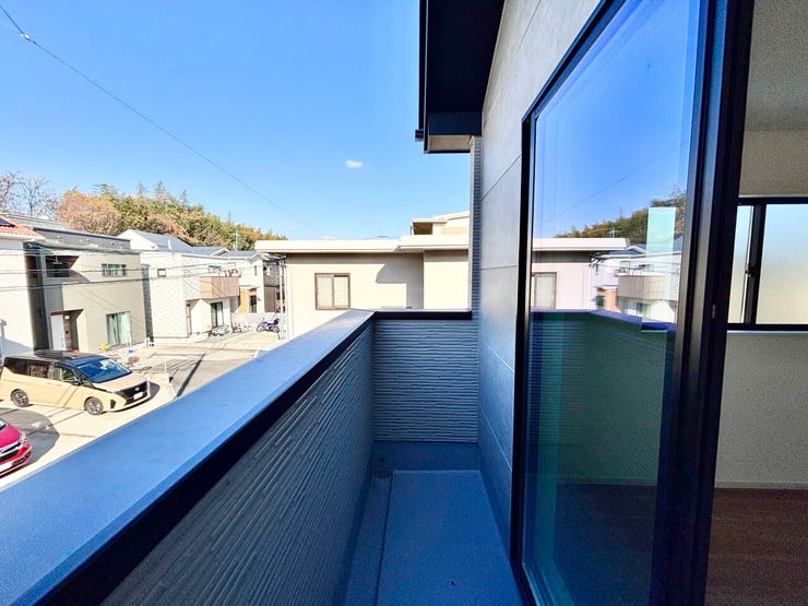 ■□■空の下の開放的な特等席■□■日光浴や読書、外の空気を感じながらリフレッシュ。暮らしを豊かにする、もう一つの心地よい空間です。