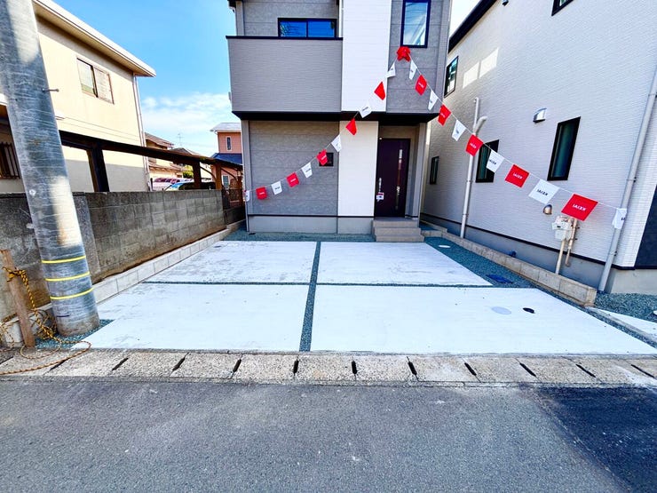 ■□■車と趣味の幅が広がる場所■□■単なる駐車スペースではない、洗車やタイヤ交換、DIYにも使える多目的な屋外スペースです。