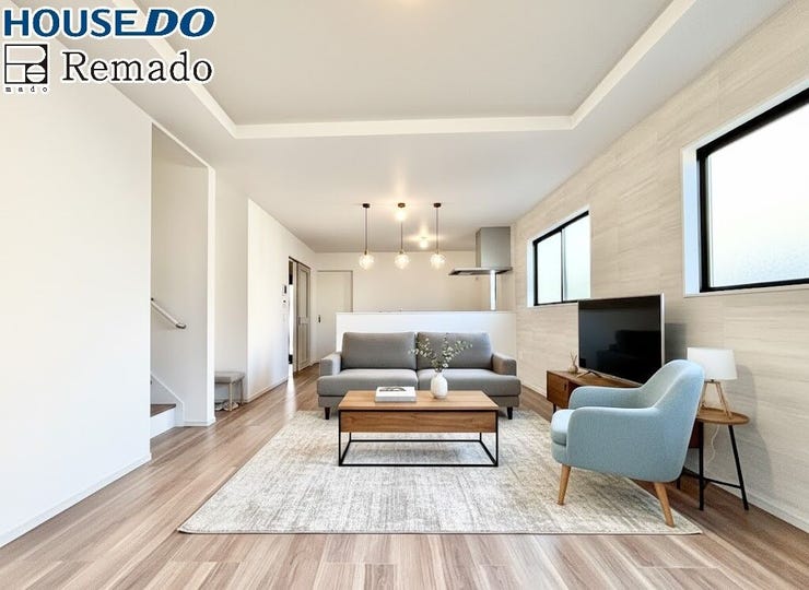 【リビング】
■□■家族の笑顔が集う、安らぎとくつろぎの中心地■□■お気に入りの家具を迎え、窓からは心地の良い光が差し込みます。※CGで家具を配置しています。