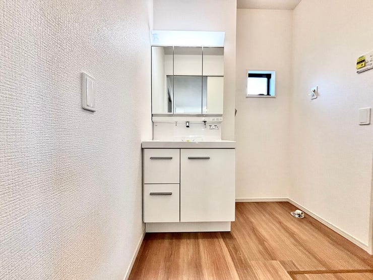 ■□■清々しいリフレッシュ空間■□■自分を磨き、気持ちを切り替える。心地よい光が差し込むプライベートスペース。