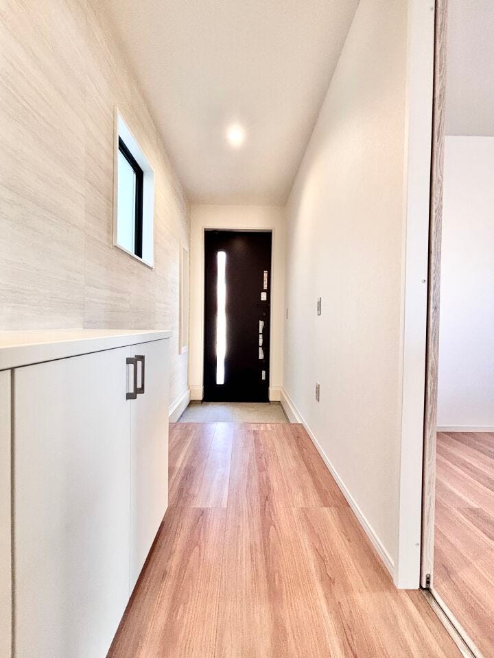 ■□■「ただいま」の安堵をくれる場所■□■訪れる人を迎え入れ、帰るたびにホッと一息つける、明るく機能的なエントランス。