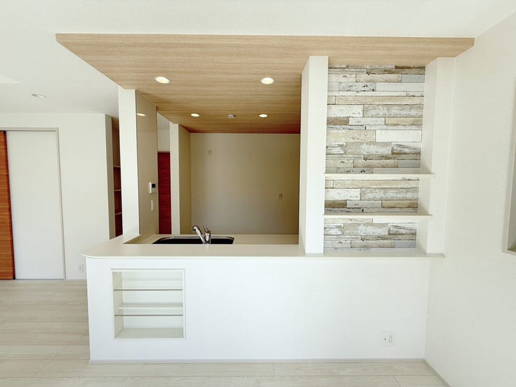 キッチンカウンターにはマガジンラック付き♪お気に入りのレシピが載った料理本や健康を意識したストレッチやマッサージの本、趣味の雑誌などお好きな本を置くことができます♪