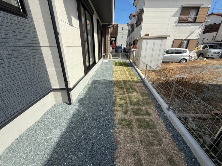 コンパクトなお庭は、忙しい方でも手入れしやすいのが魅力です。多様な植物を組み合わせて、四季折々の花を楽しむ自分だけのオリジナル空間を作ってみませんか?