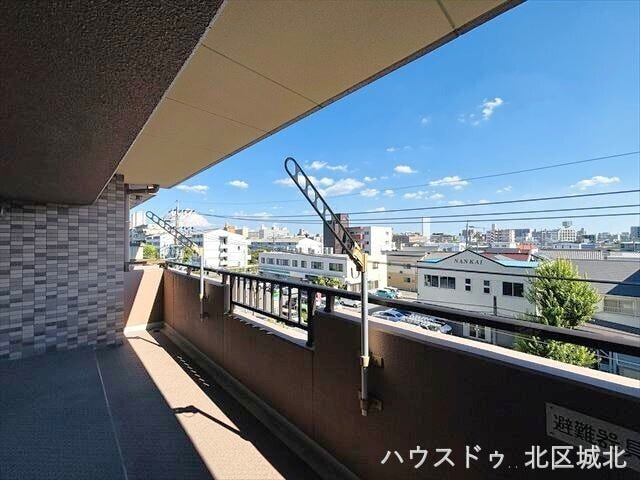 南向きバルコニー:南向きのバルコニーは日当りも良好◎毎日のお洗濯物も良く乾くので、気持ち良いですね♪
