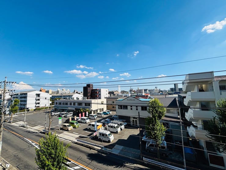 4階からの眺望:青空がきれいです。