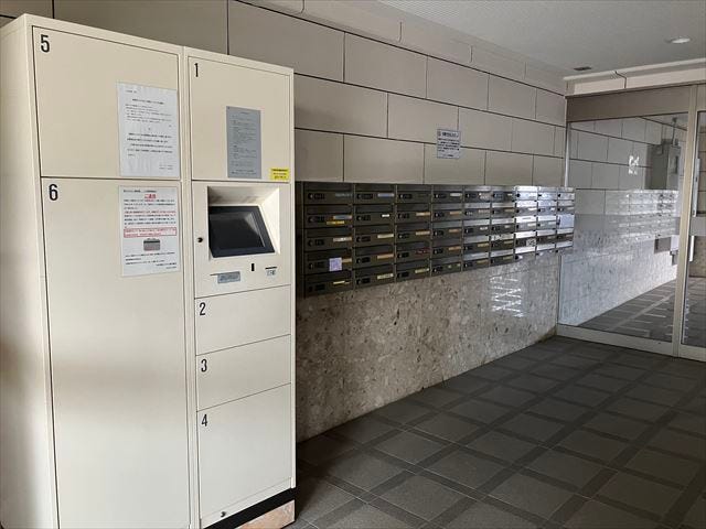 ポストと宅配ボックスです。