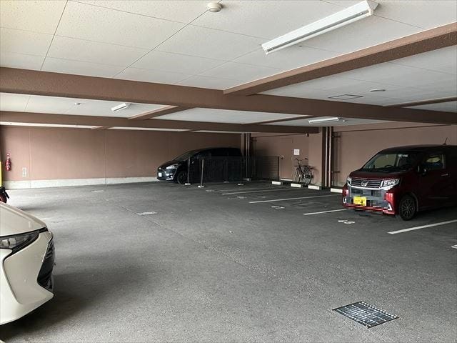 マンション1階駐車場です。