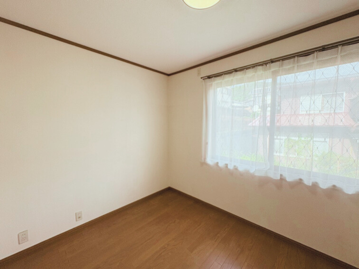 季節ものの服や、趣味のものなどを置いておける納戸。