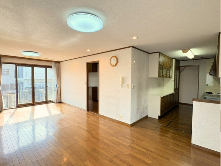 広々としたLDK! 家族が自然と集まる団らんのスペースです!