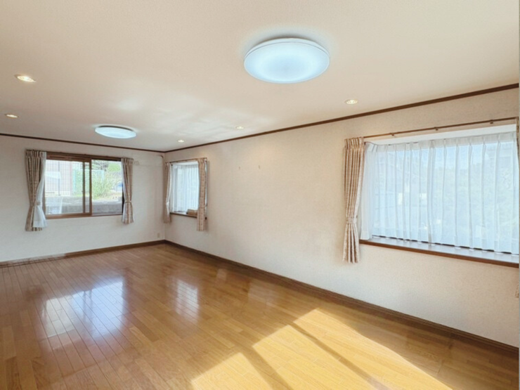 二面採光で明るいリビング! 一日中気持ちよく過ごせます!