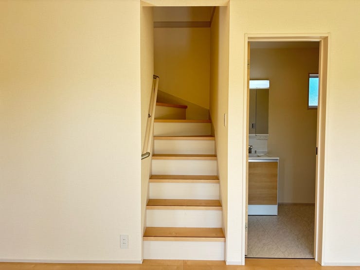 リビング階段で家族が顔を合わせやすい間取りになっています!