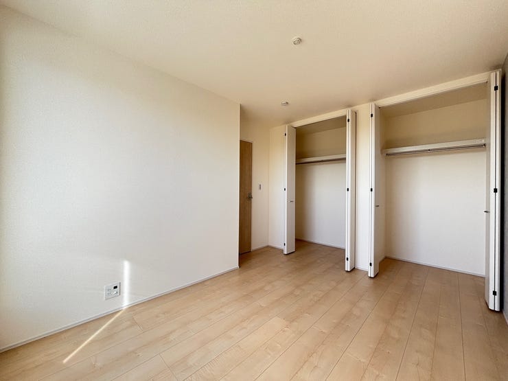 全居室にクローゼット付きなのでお部屋がすっきりと片付いてお掃除も楽に行えます!