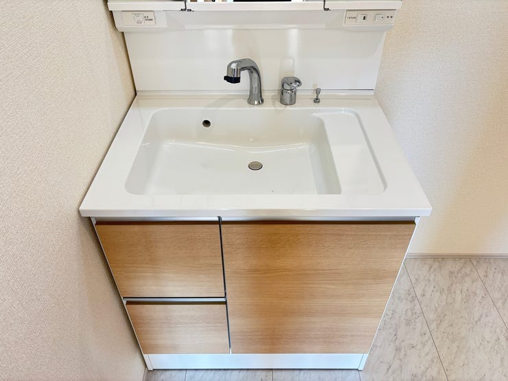 お掃除しやすく、お洗濯の予洗いもしやすい広い洗面台です。