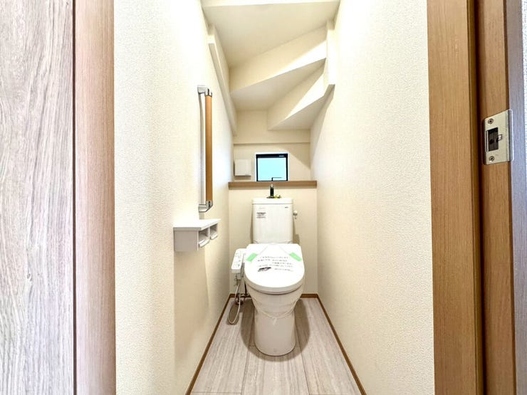 【Toilet】清潔感があり、落ち着いたデザインのトイレ。家族みんなが快適に使えます。