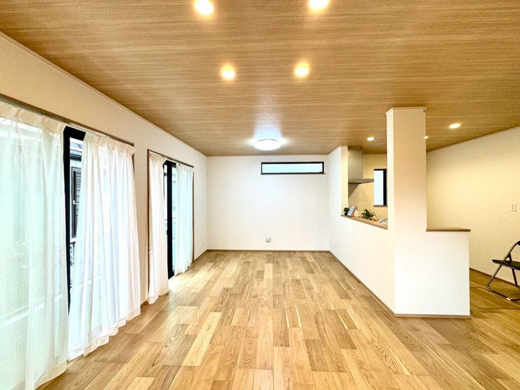 【Living】広さと明るさにこだわったリビング。家族とのコミュニケーションが弾む空間です。