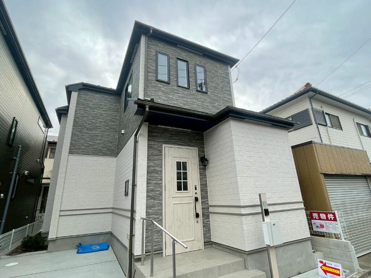 【Exterior】モダンでスタイリッシュな外観。周囲に調和する落ち着いた佇まいが魅力です。