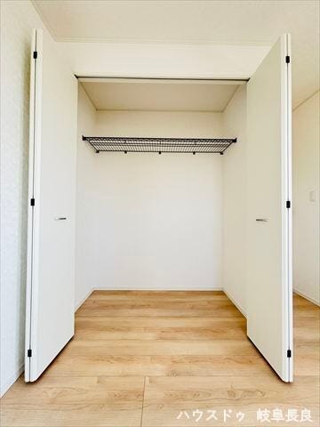 ≪7.5帖洋室≫洋たっぷりの収納空間。衣類から趣味の道具まで整理でき、ゆとりある生活を支えます。