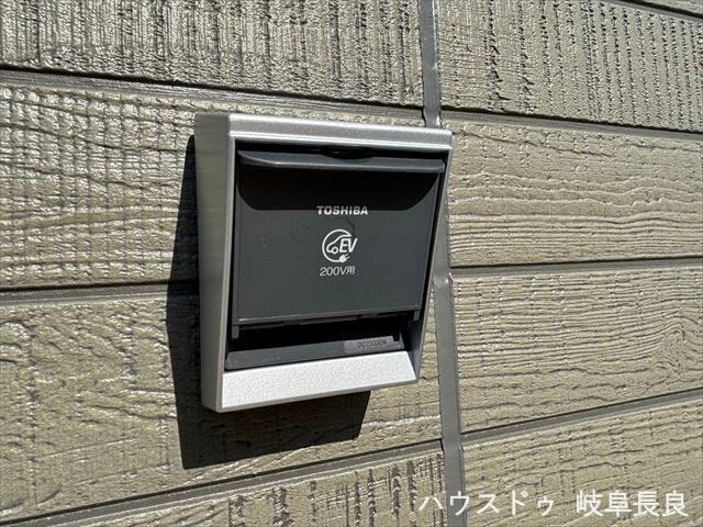 ≪EVコンセント≫次世代のカーライフをサポートするEVコンセントを設置。自宅で手軽に電気自動車の充電ができ、環境に優しい暮らしを実現します。