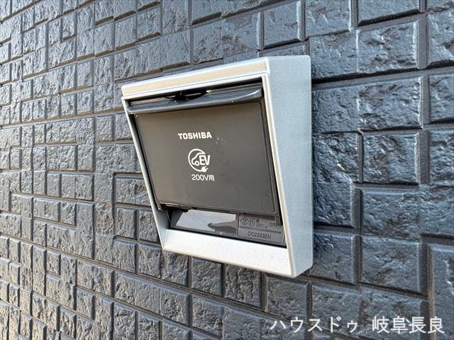 ≪EVコンセント≫自宅の駐車場で経済的な充電が可能です。環境に配慮した暮らしと快適な電気自動車の利用をサポートします。