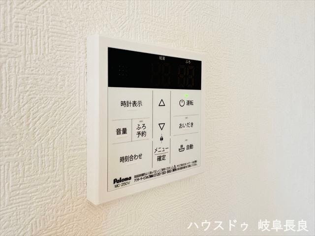 ≪給湯パネル≫音声ガイドや予約機能など、便利な機能が充実した給湯パネル。お風呂をいつも快適な温度に保ち、心地よさを提供します。
