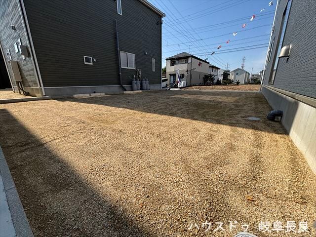 ガーデニングやお子様のプールなど、様々な楽しみ方ができる庭です。戸外の光と緑を感じる開放的な暮らしを実現します。