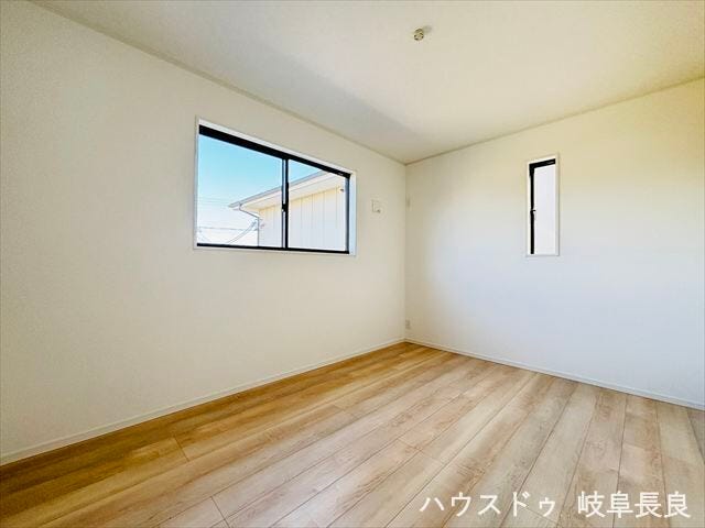 ≪6帖北側≫ベッドやデスクを置いてもゆとりのある広さを確保。空間を自分らしく使える自由度の高い設計です。