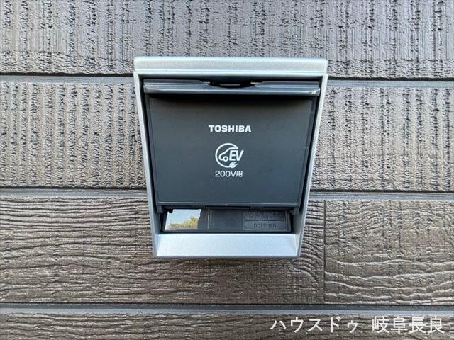 ≪EVコンセント≫自宅の駐車場で夜間電力を利用した経済的な充電が可能です。環境に配慮した暮らしと快適な電気自動車の利用をサポートします。