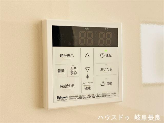 ≪給湯パネル≫音声ガイドや予約機能など、便利な機能が充実した給湯パネル。お風呂をいつも快適な温度に保ち、心地よさを提供します。