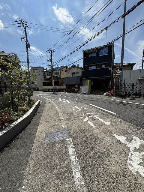約5分でスーパー、約7分で小学校♪日々の送迎や買い物がぐっと楽になります♪