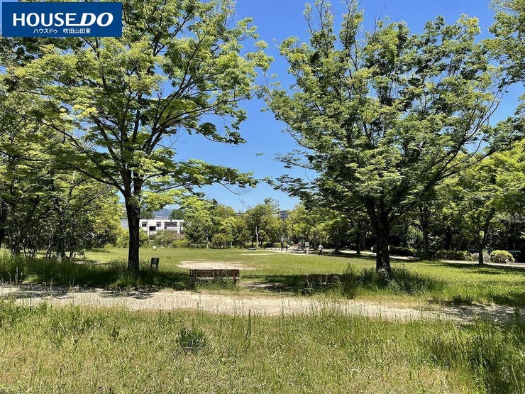 マンションの向かい側に「古江公園」があります。