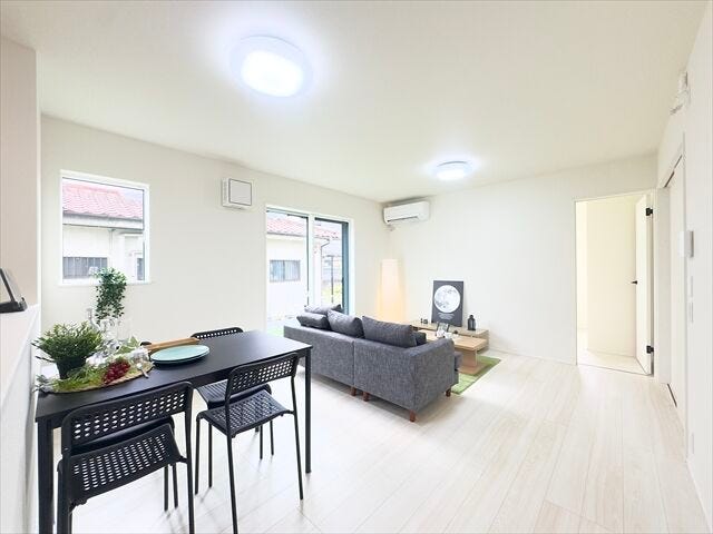 リビング:隣接した5.2帖洋室の扉をオープンにしておくと圧迫感もあまり感じません。