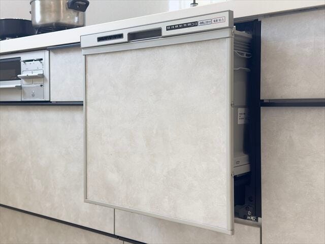 キッチン:食洗機がついているので時短にもなり、手荒れも防げそうですね。