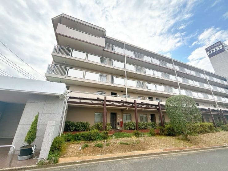 【外観】
「平城駅」より徒歩約1分の立地◎