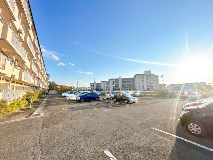 あたたかな陽が差し込む日当り良好の立地です。