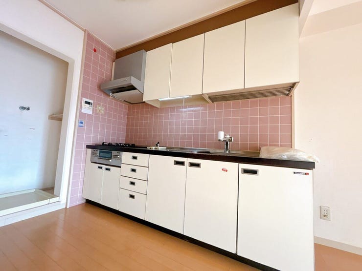 収納スペースがたくさんあり、キッチン用品がたくさん収納できます。