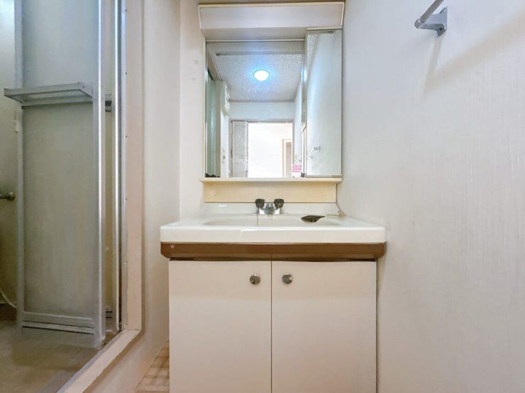 収納スペースがたくさんある洗面台です。