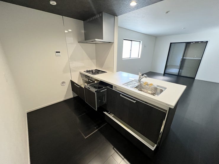 家族の様子を見守れるカウンターキッチン♪