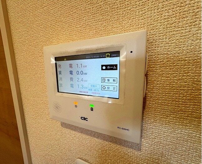 ◇太陽光モニター◇
発電量や売電量、使用電力量などが画面で“見える化”されます。どれだけ電気を使っているかリアルタイムにわかるので、自然と節電意識も高まりそうですね。