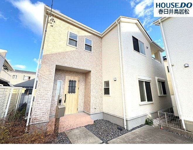 【外観】
◇外観写真◇
高山町3丁目の住宅街にある令和2年築の築浅物件です♪
スーパーやドラッグストア、コンビニなど、毎日の生活に必要な施設が徒歩圏内に充実しています。