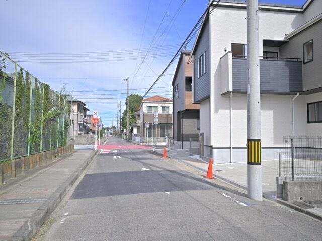 西側(公道)幅 約7.9mあります。
気になる方は、ご案内させていただきます。
お問い合わせは「ハウスドゥ 清須」まで!
名鉄新清洲駅から西へ。十六銀行さんの前です!