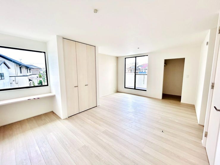 広々としたお部屋は家具の配置やインテリアデザインがしやすく、自分好みの居心地の良い空間を作れます♪