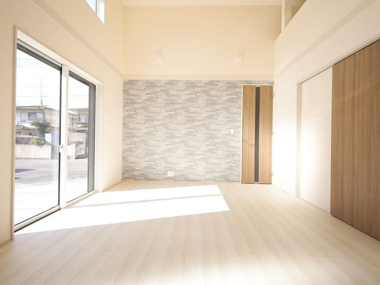 陽当たりの良いリビングは、自然光で日中も快適に過ごせます