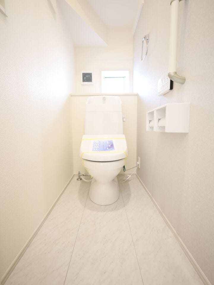 お手洗いは2ヶ所あり、忙しい朝や来客時にも安心です