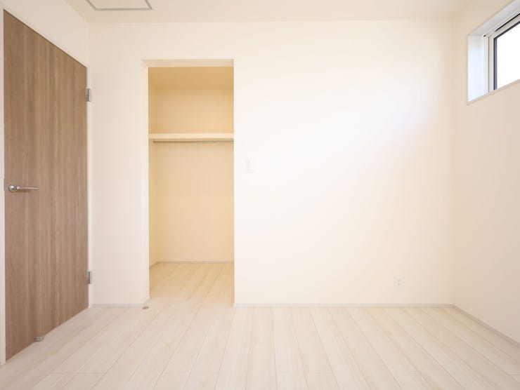 こちらの洋室にはウォークインクローゼット付き。収納力が高く、空間を広く使えます。