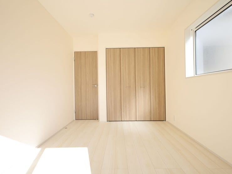 収納スペースを確保した洋室は、インテリアもすっきり美しく整います。