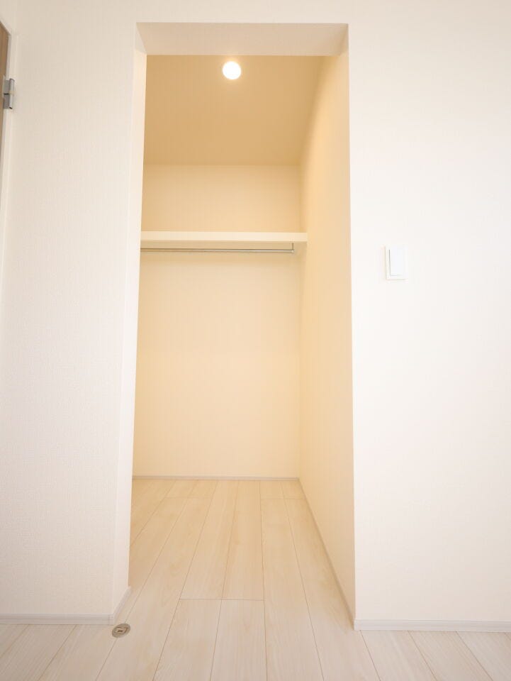 憧れのウォークインクローゼット!1.5帖でも広々、ゆとりの収納。