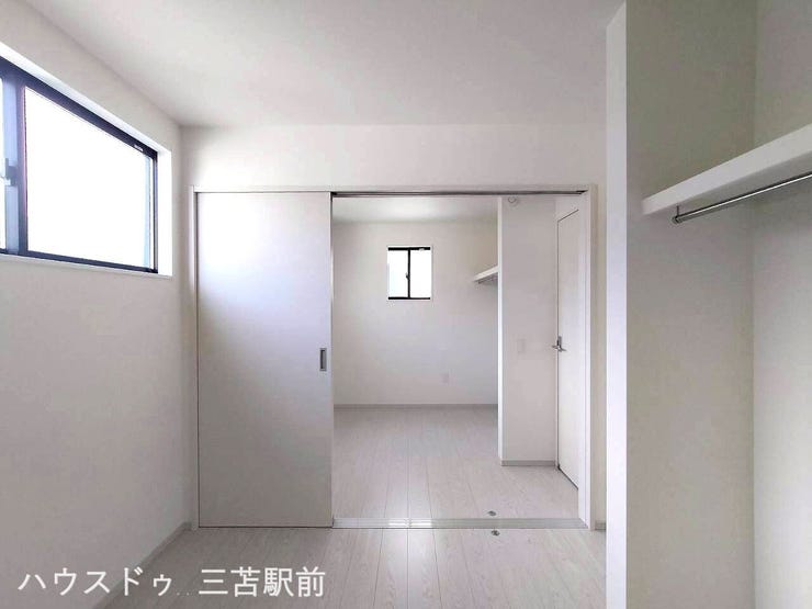 北側4.5帖×4.5帖洋室